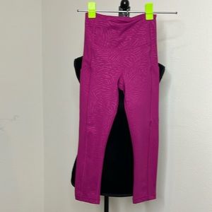 Athleta size XXS Salutation stash pocket pink embossed capri leggings